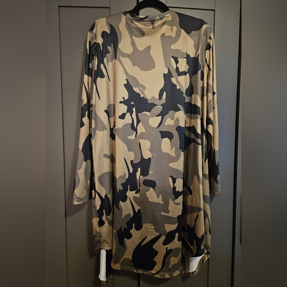 π©·5/$25π©· Green Camo, Open Front Cardigan - Plus Size 16 - Picture 11 of 12
